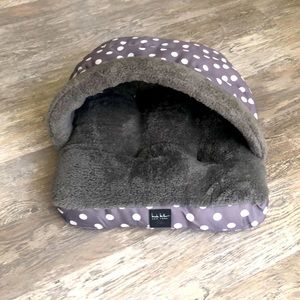 Nicole Miller pet bed